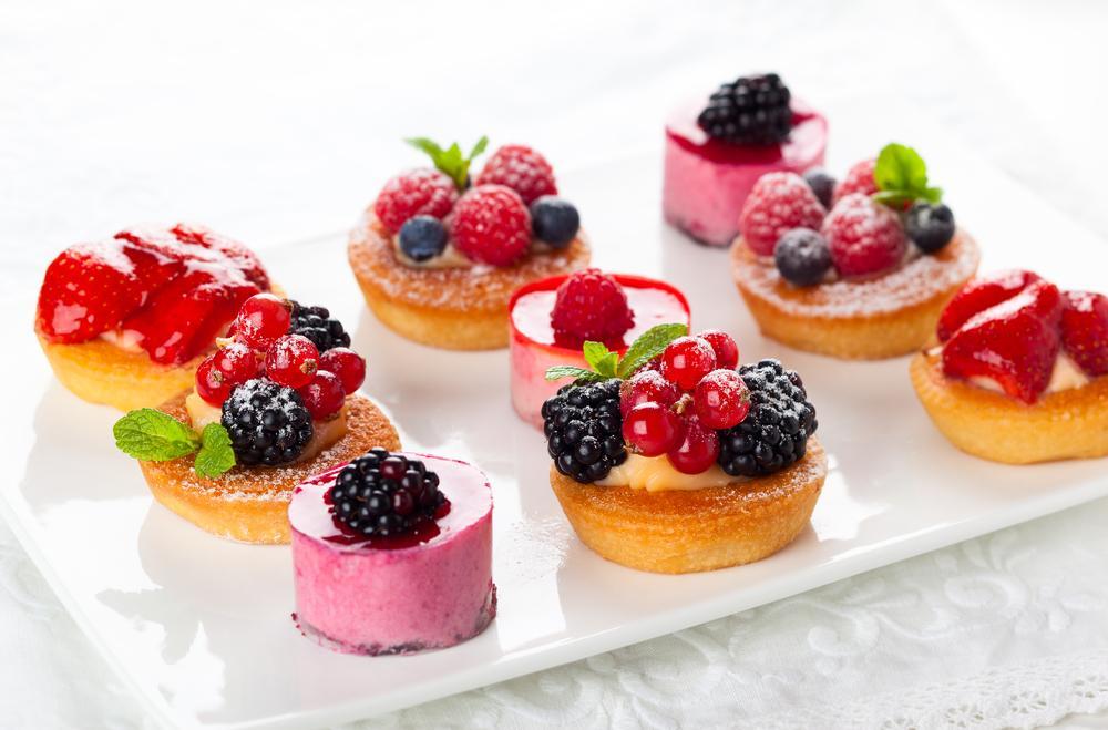The Real Food Academy Miami's vanilla cupcakes with lemon curd and fresh berries recipe.