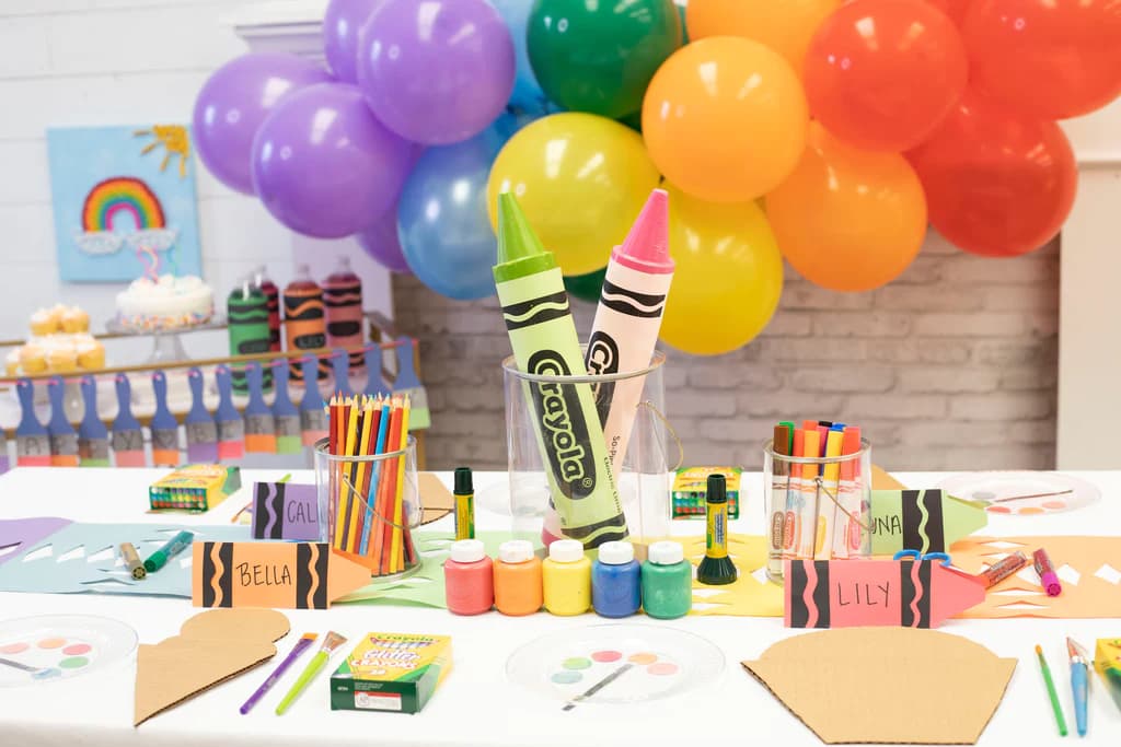 Image of a Kids Craft Themed party table decor