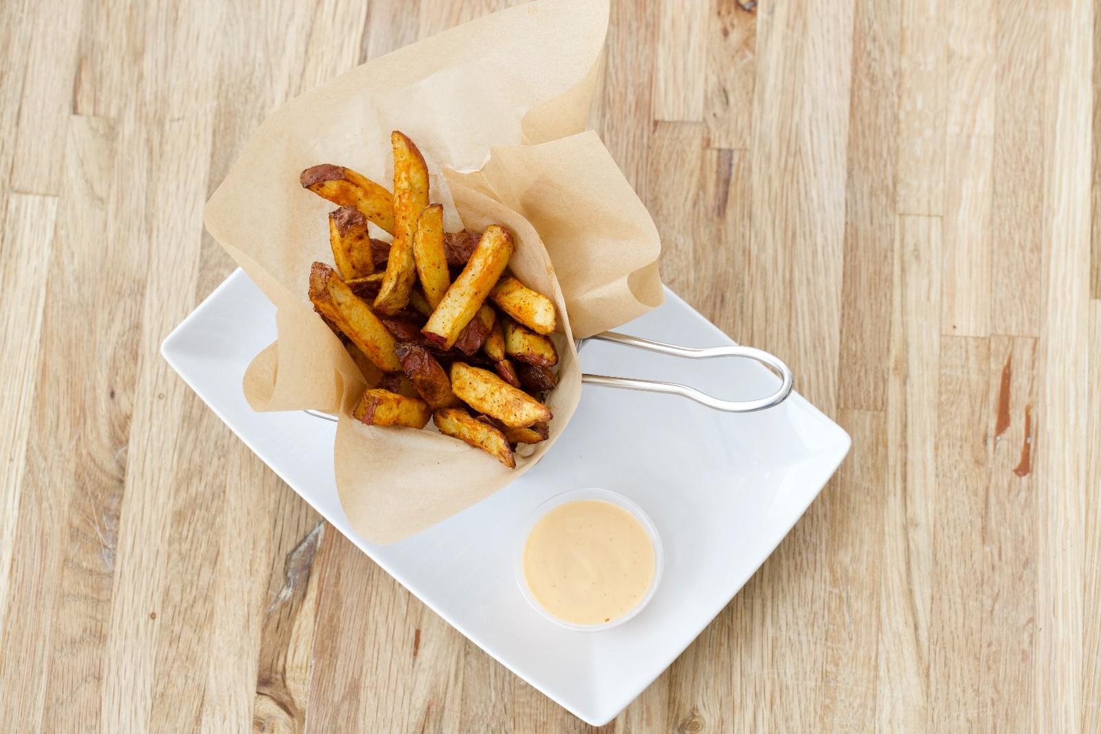 Crunch fries on a plate, The Real Food Academy Miami baked fries recipe.