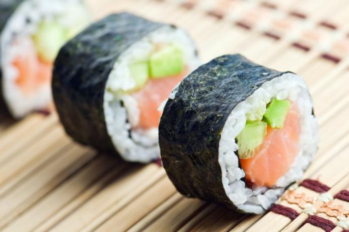 A picture of a The Real Food Academy Miami prepared tuna roll with seaweed on the outside.